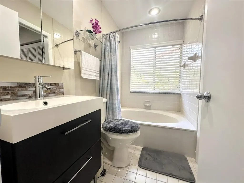 9202 NW 9th Place Plantation FL 33324