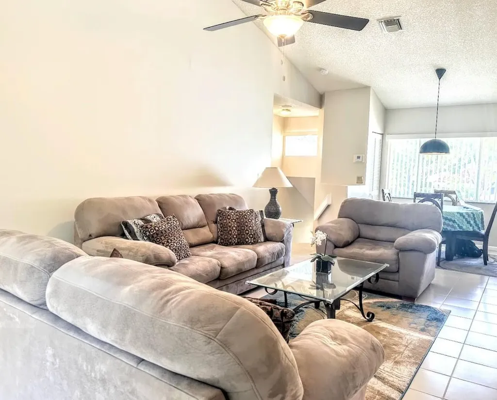 9202 NW 9th Place Plantation FL 33324