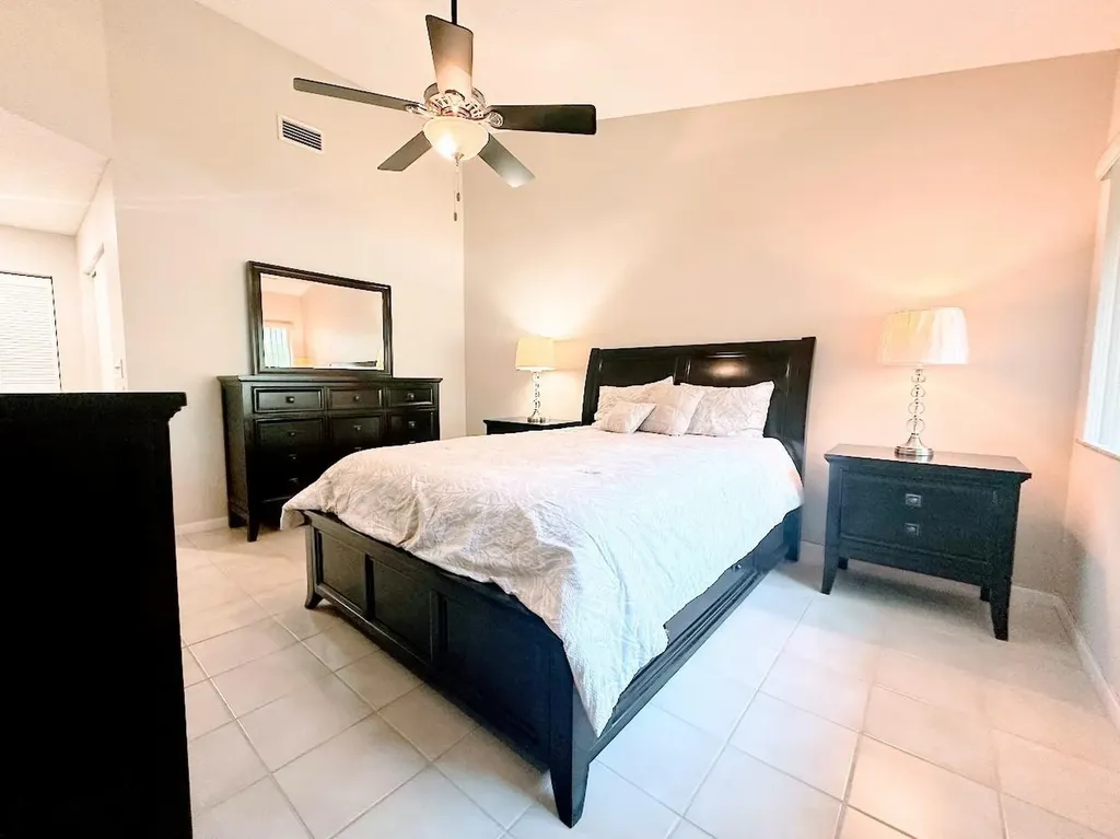 9202 NW 9th Place Plantation FL 33324