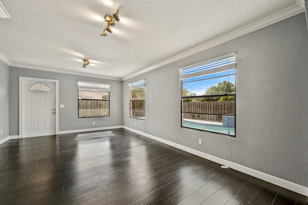 3670 NW 78th Lane Coral Springs FL 33065