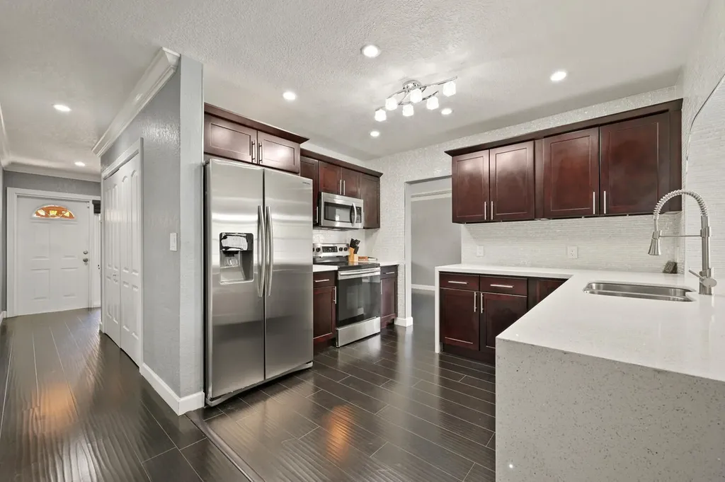 3670 NW 78th Lane Coral Springs FL 33065
