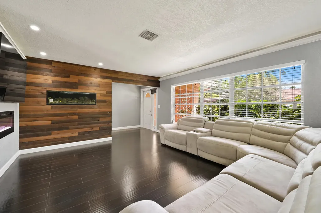3670 NW 78th Lane Coral Springs FL 33065
