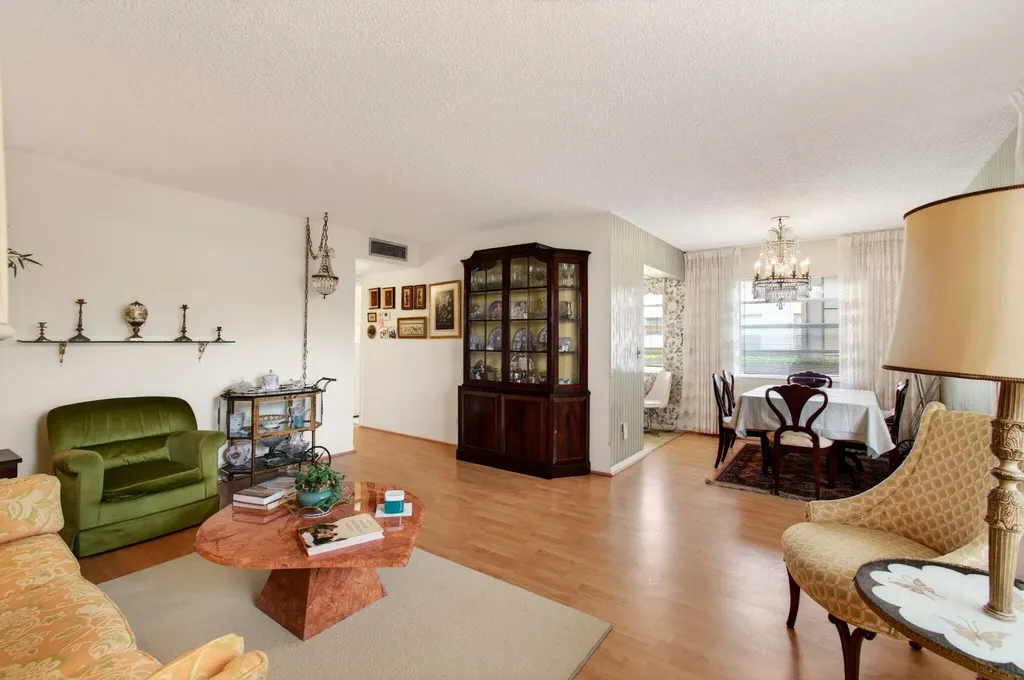 349 Capri Delray Beach FL 33484