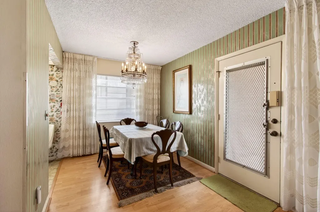 349 Capri Delray Beach FL 33484