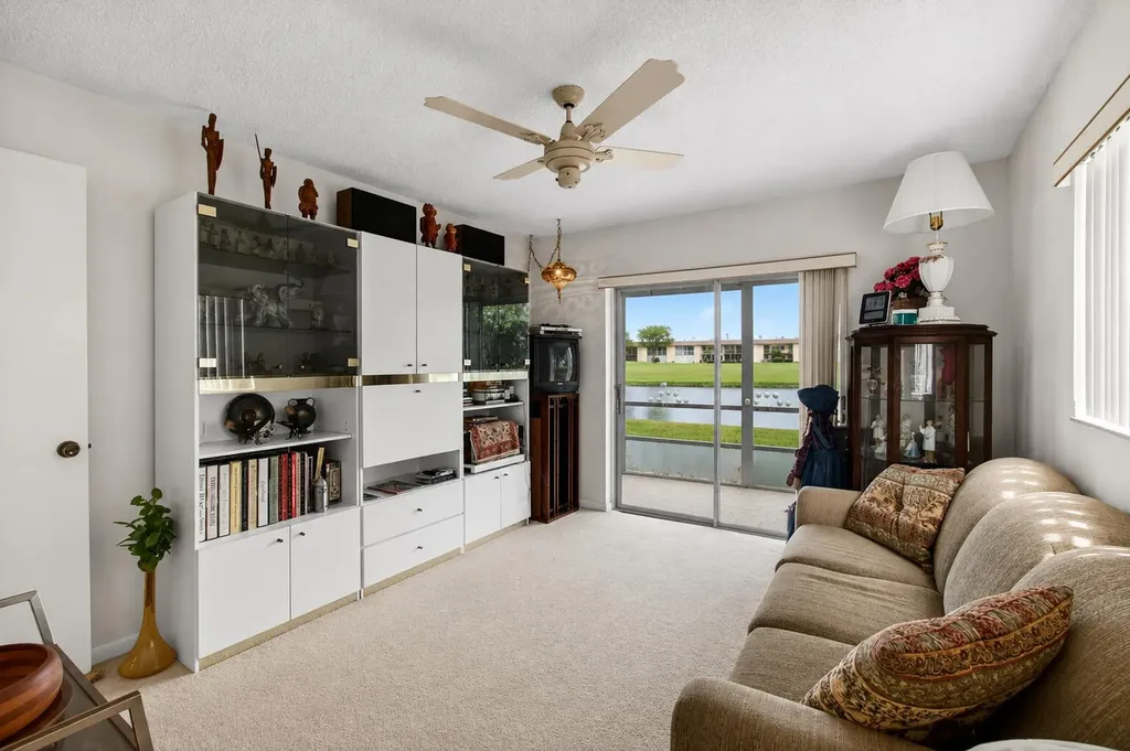 349 Capri Delray Beach FL 33484