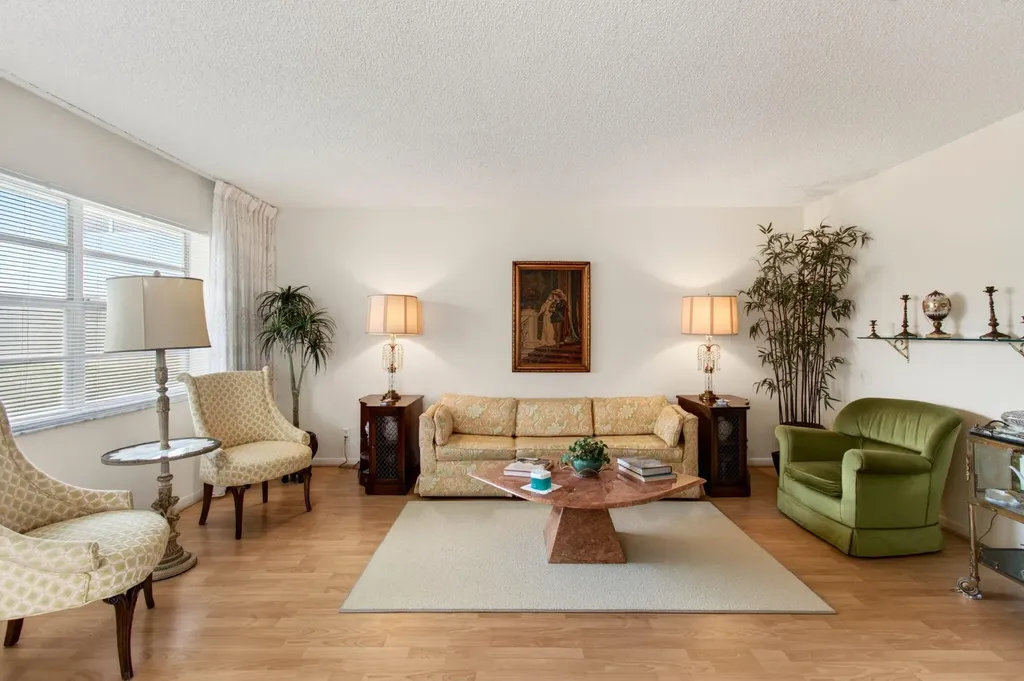 349 Capri Delray Beach FL 33484