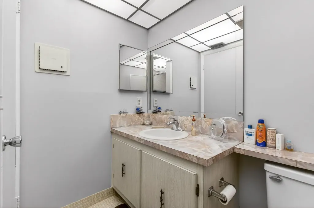 349 Capri Delray Beach FL 33484