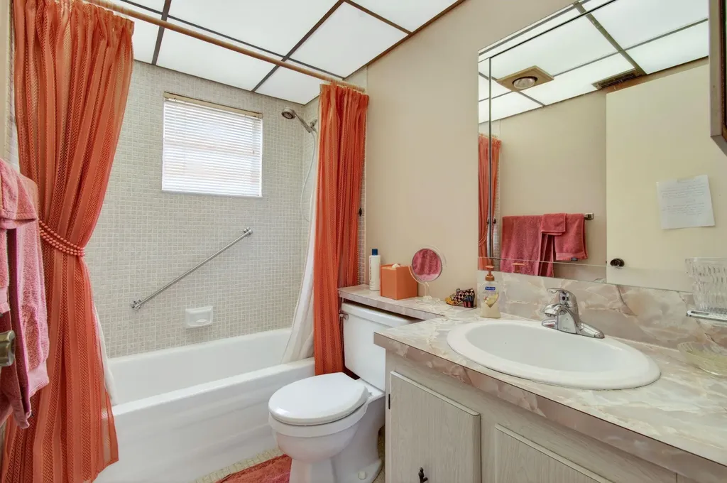 349 Capri Delray Beach FL 33484