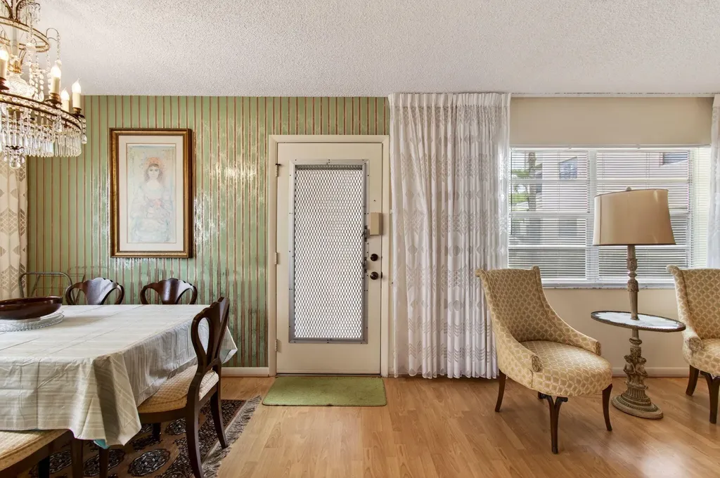 349 Capri Delray Beach FL 33484