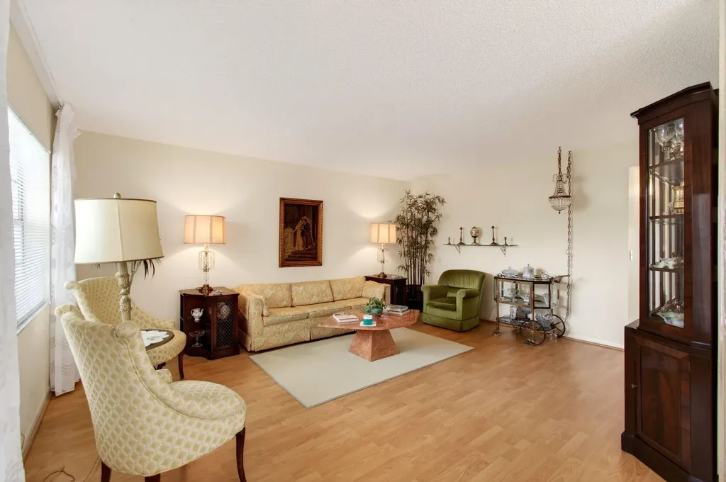 349 Capri Delray Beach FL 33484