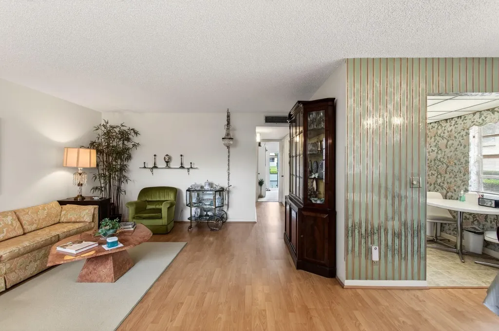 349 Capri Delray Beach FL 33484