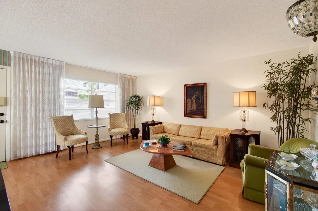 349 Capri Delray Beach FL 33484