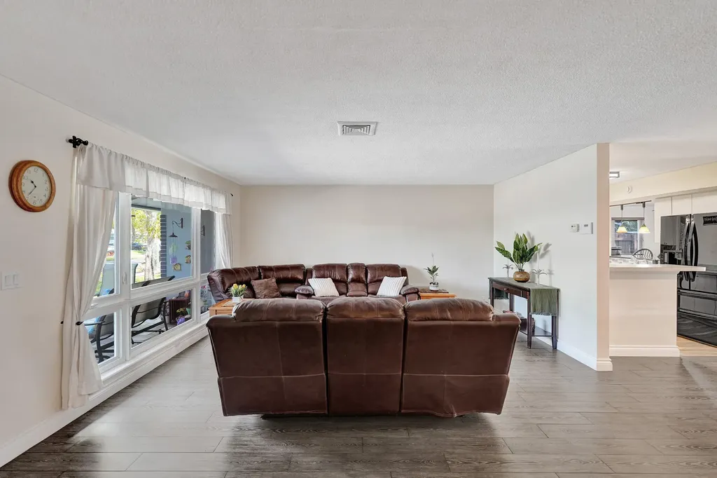 1921 N 49th Avenue Hollywood FL 33021