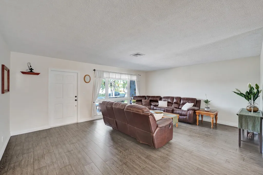 1921 N 49th Avenue Hollywood FL 33021