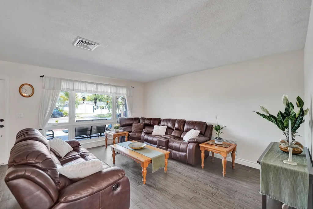 1921 N 49th Avenue Hollywood FL 33021