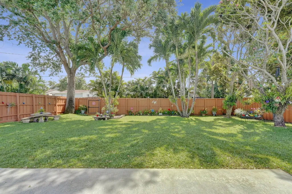 1921 N 49th Avenue Hollywood FL 33021