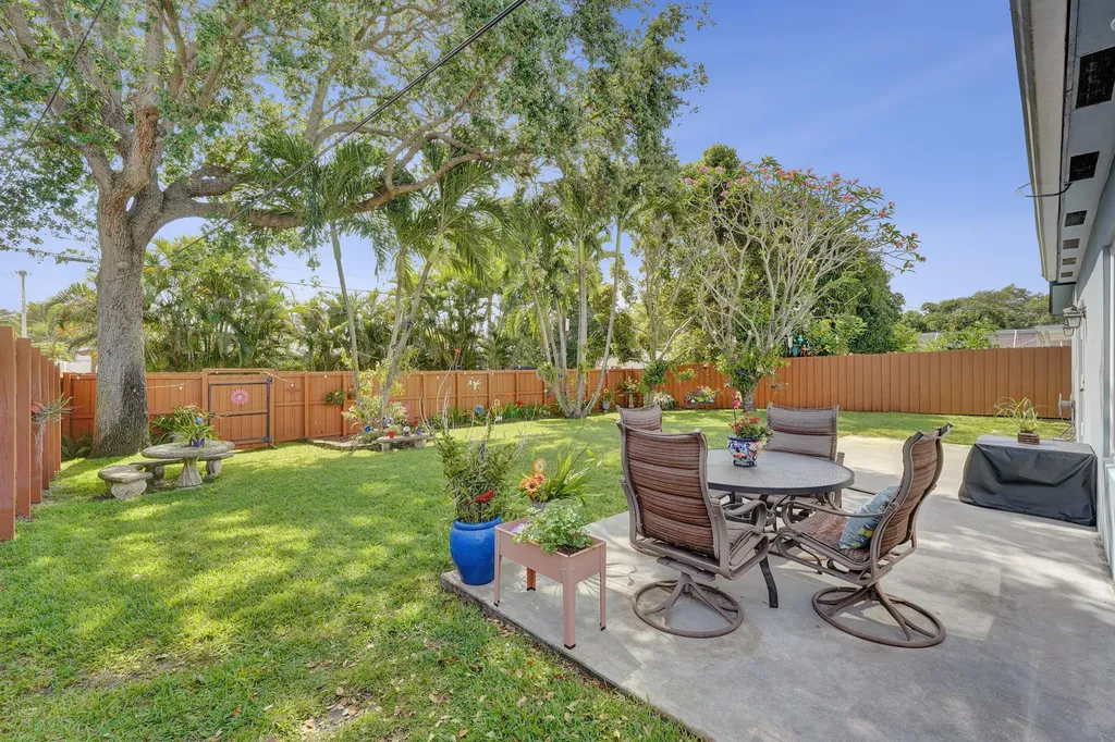 1921 N 49th Avenue Hollywood FL 33021