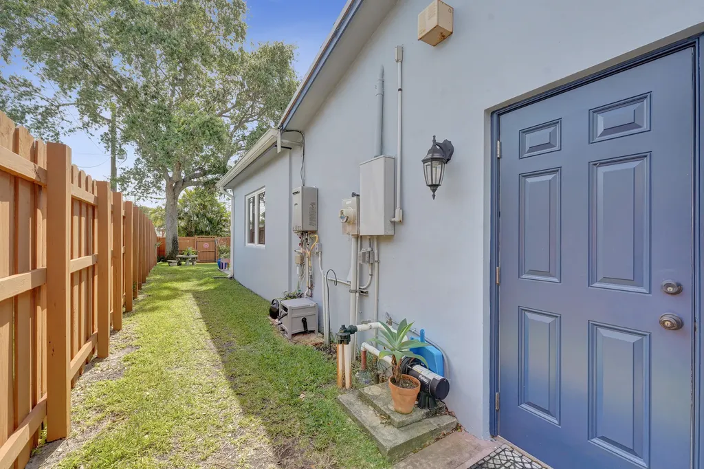 1921 N 49th Avenue Hollywood FL 33021