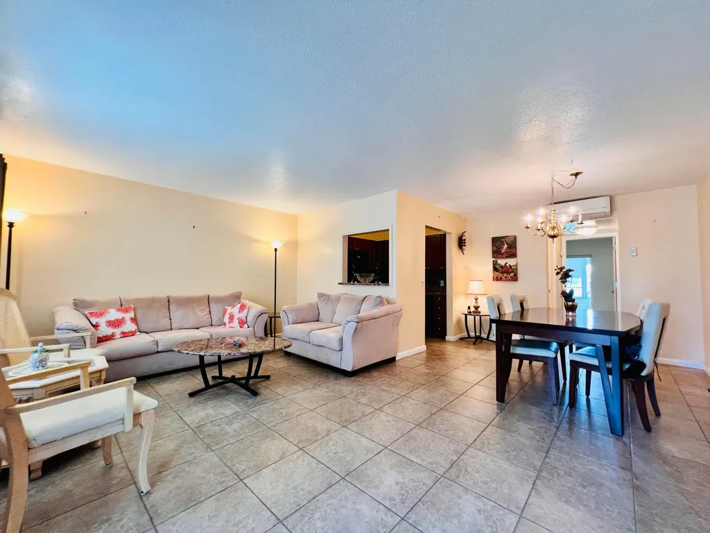 142 Cambridge F West Palm Beach FL 33417