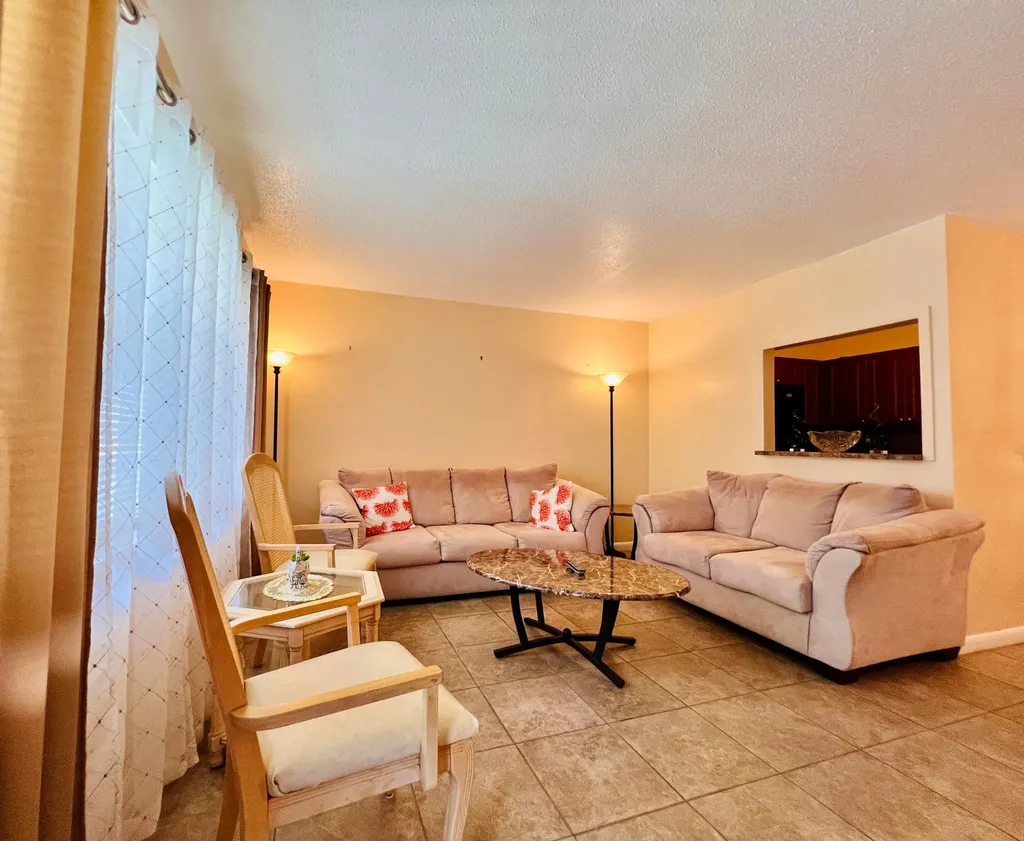 142 Cambridge F West Palm Beach FL 33417