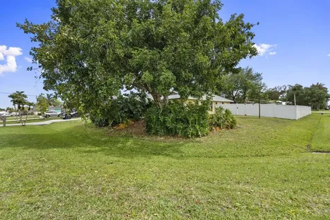138 SW Airview Avenue Port St Lucie FL 34984