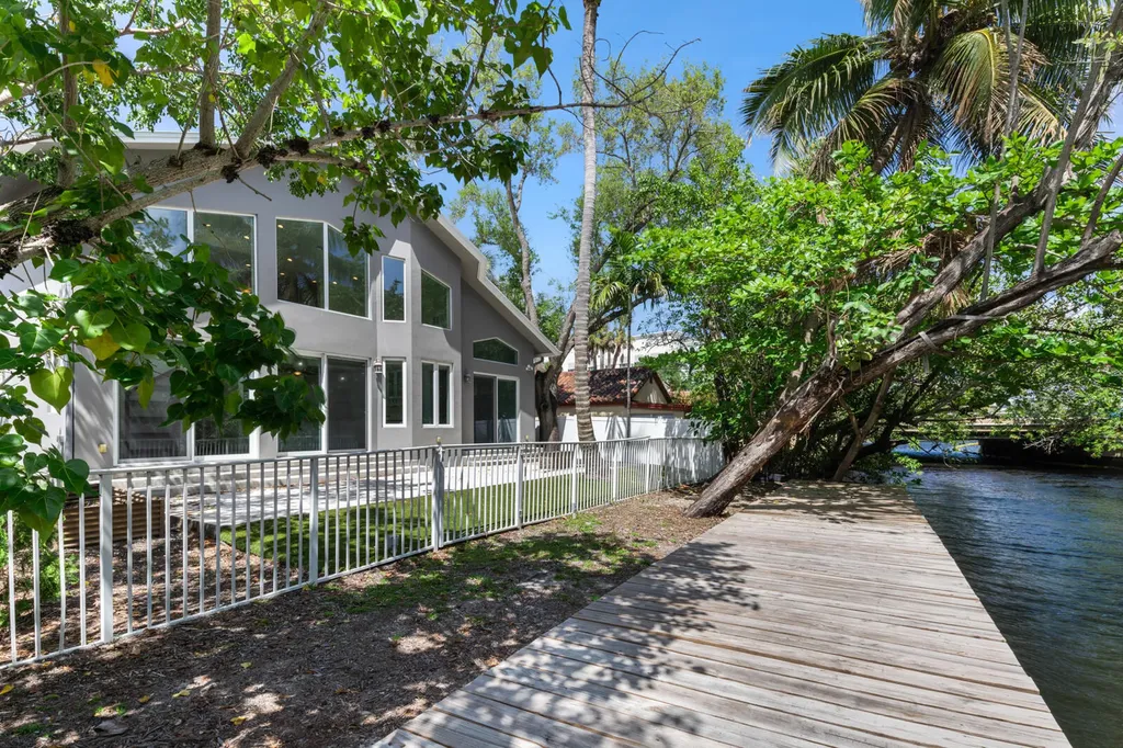 216 SE 10th Street Fort Lauderdale FL 33316