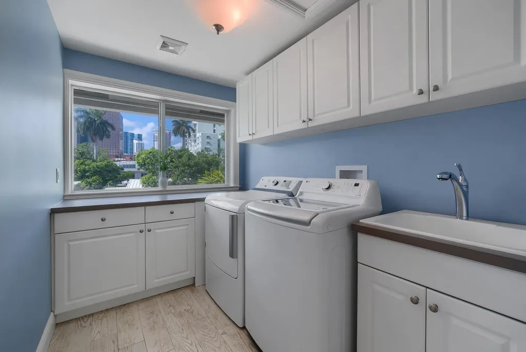 216 SE 10th Street Fort Lauderdale FL 33316