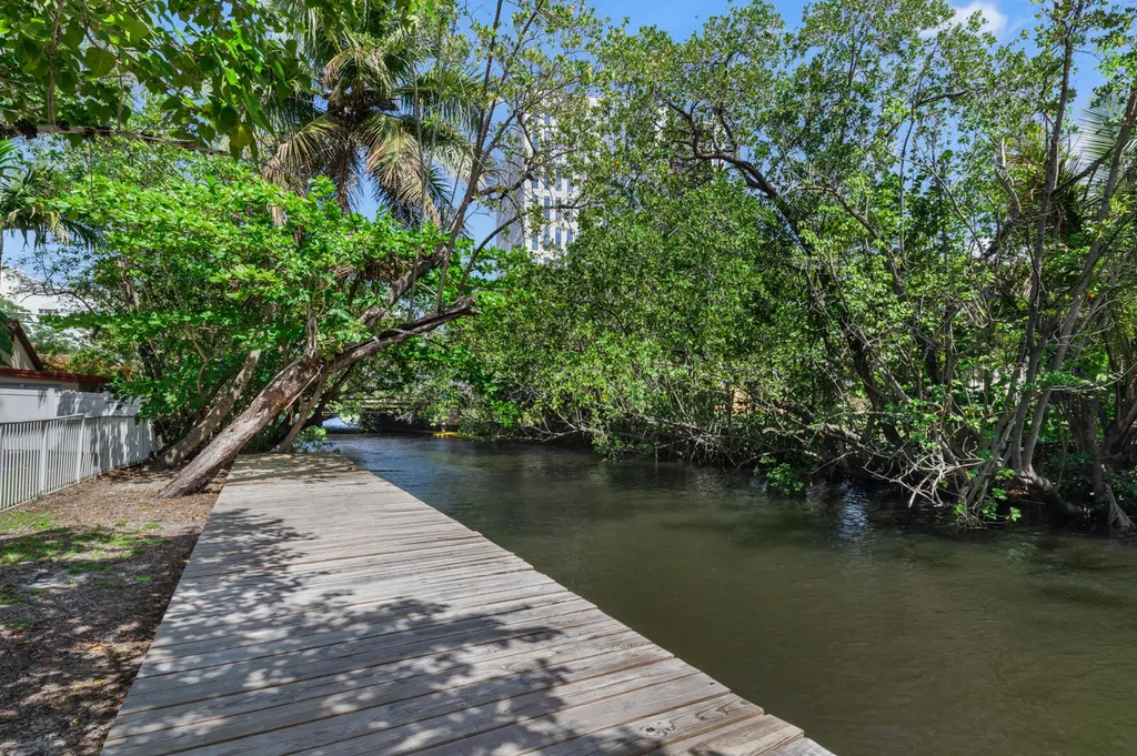216 SE 10th Street Fort Lauderdale FL 33316