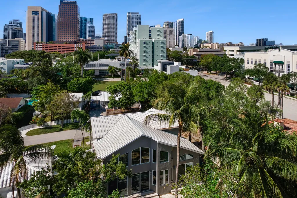216 SE 10th Street Fort Lauderdale FL 33316