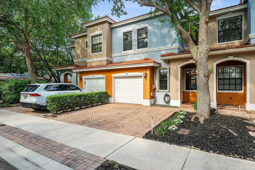 242 E Chrystie Circle Delray Beach FL 33484