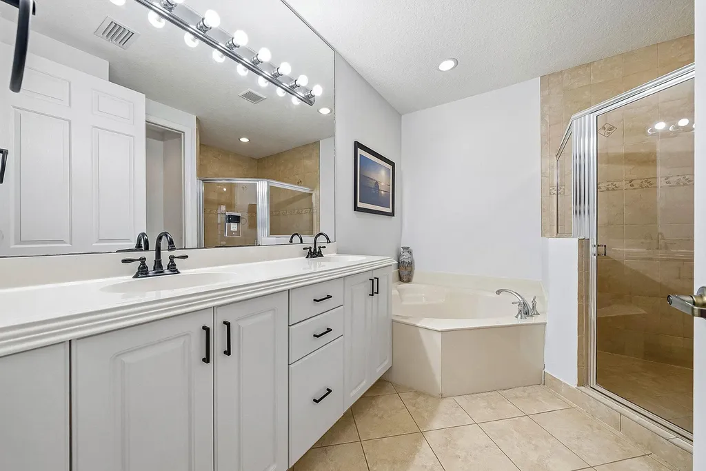 242 E Chrystie Circle Delray Beach FL 33484