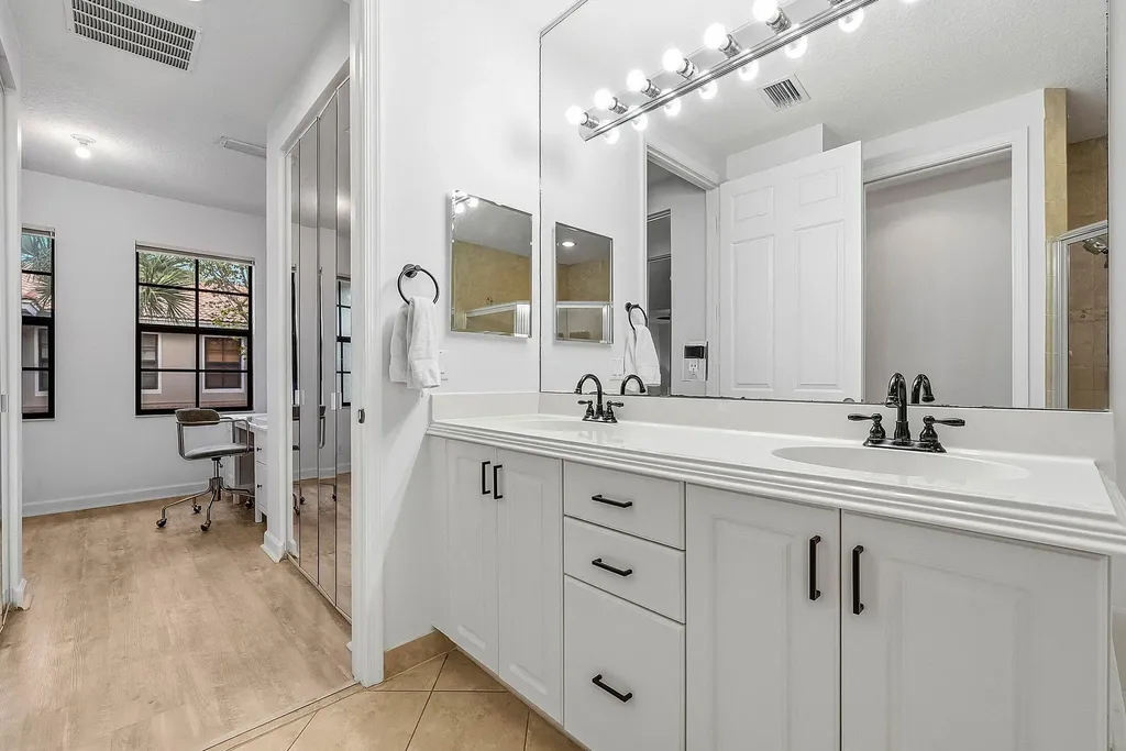 242 E Chrystie Circle Delray Beach FL 33484