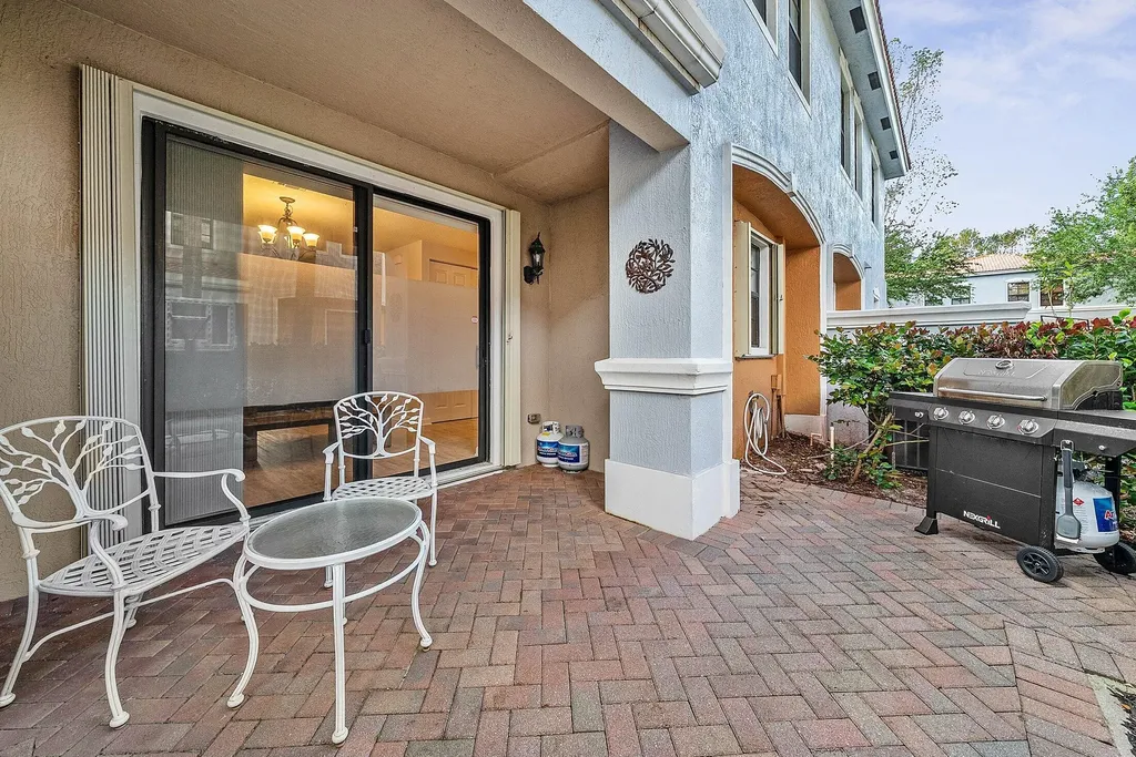242 E Chrystie Circle Delray Beach FL 33484