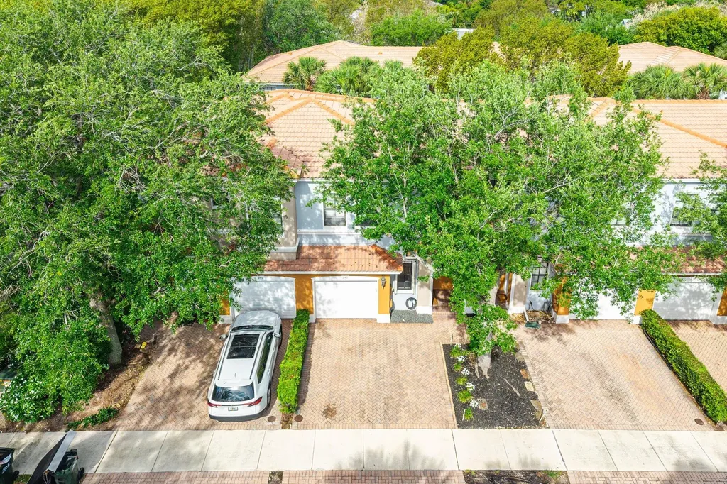 242 E Chrystie Circle Delray Beach FL 33484