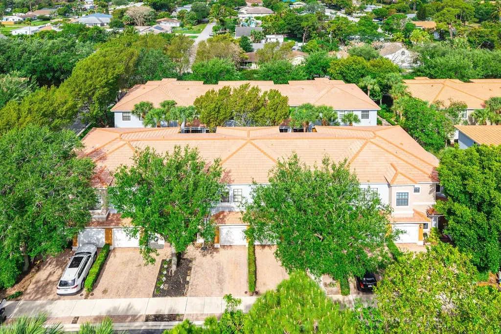 242 E Chrystie Circle Delray Beach FL 33484
