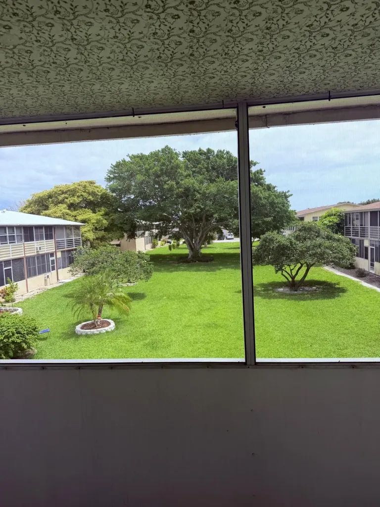 204 Canterbury I West Palm Beach FL 33417