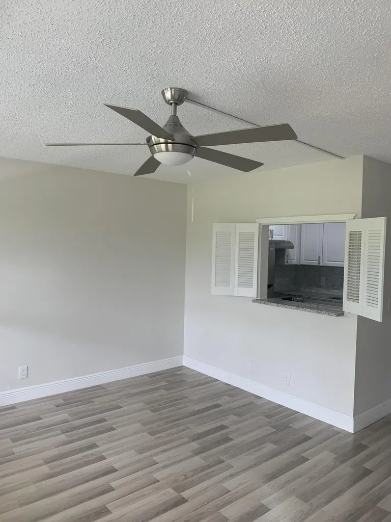 204 Canterbury I West Palm Beach FL 33417