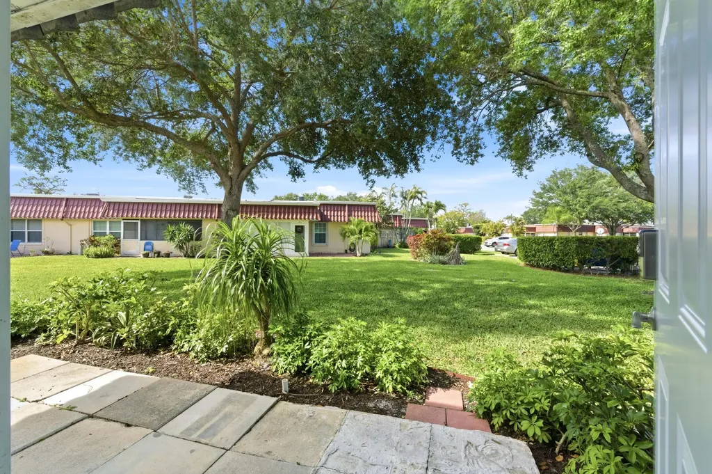 586 Laconia Circle Lake Worth FL 33467