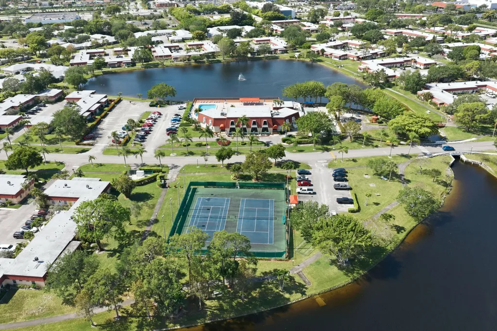 586 Laconia Circle Lake Worth FL 33467