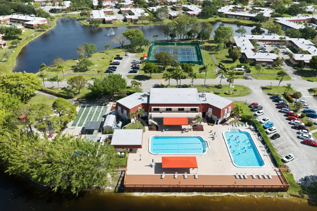 586 Laconia Circle Lake Worth FL 33467