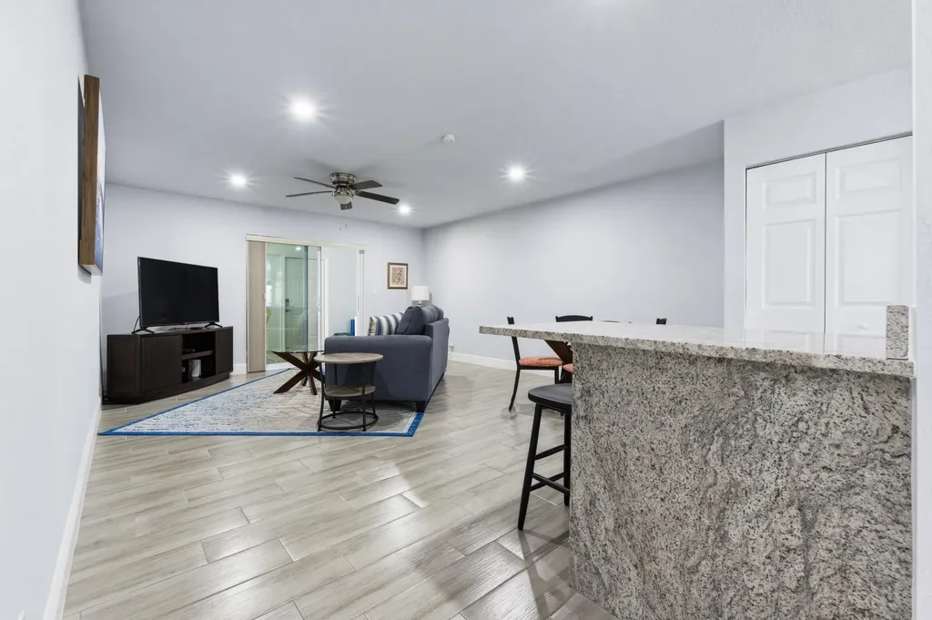586 Laconia Circle Lake Worth FL 33467