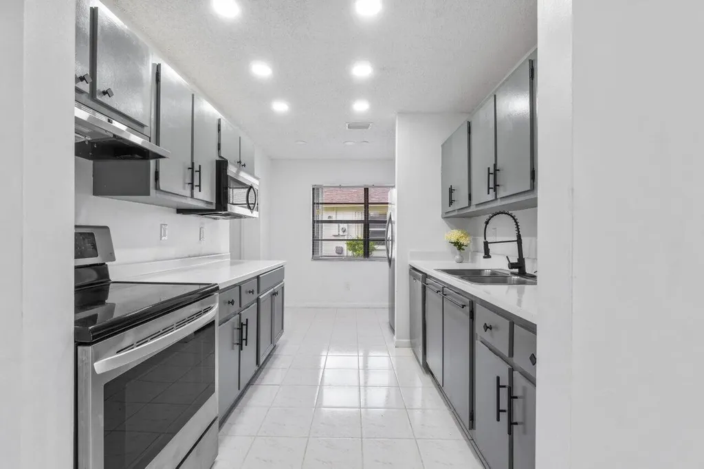 1620 Granfern Avenue West Palm Beach FL 33415
