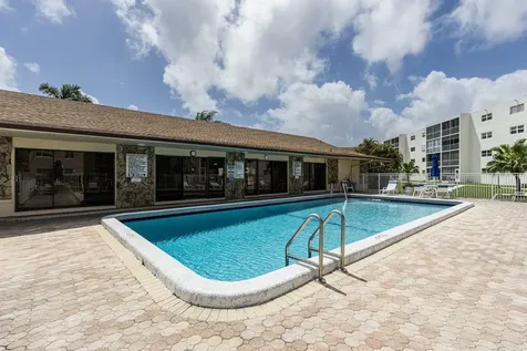 414 SE 10th Street Dania Beach FL 33004