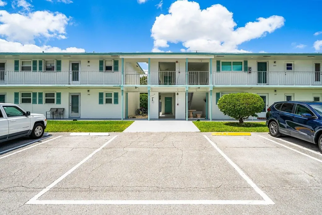 1117 Lake Terrace Boynton Beach FL 33426