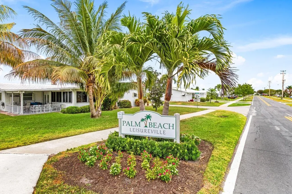 1117 Lake Terrace Boynton Beach FL 33426