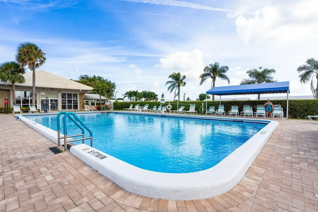 1117 Lake Terrace Boynton Beach FL 33426
