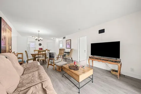 1117 Lake Terrace Boynton Beach FL 33426