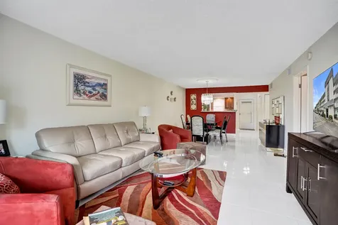 6200 NW 44th Unit # 204 Street Lauderhill FL 33319