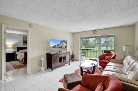 6200 NW 44th Unit # 204 Street Lauderhill FL 33319