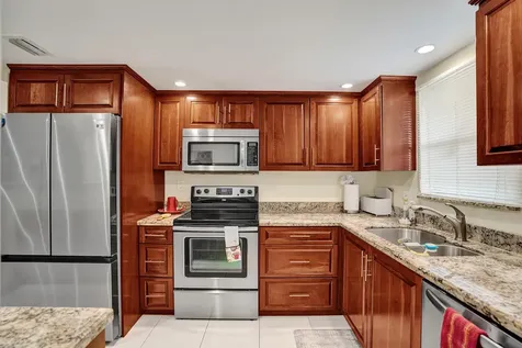 6200 NW 44th Unit # 204 Street Lauderhill FL 33319
